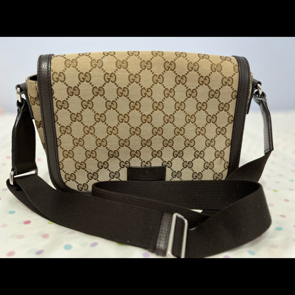 COPY - 100% authentic Gucci GG canvas messenger bag .. preloved